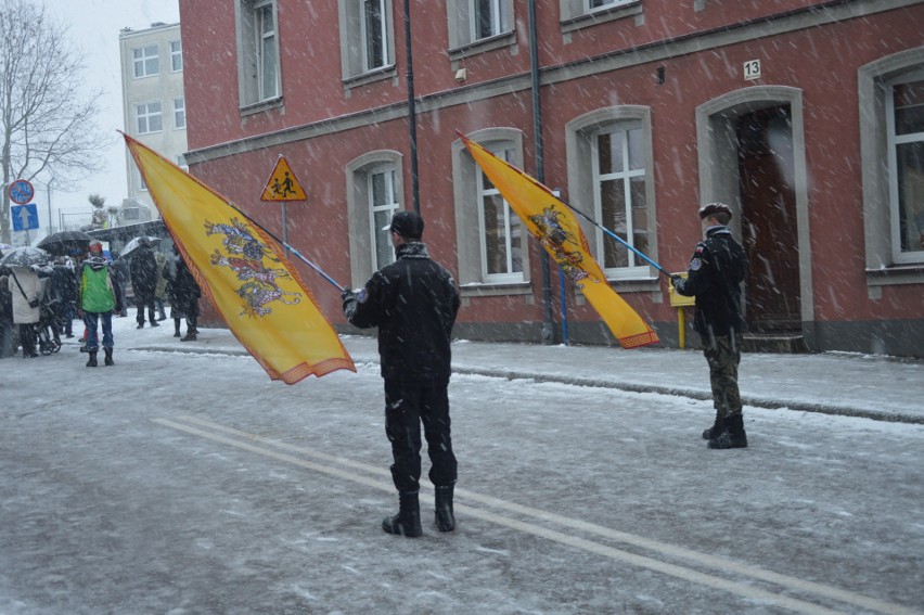 Mimo śnieżycy kilkaset osób uczestniczyło w Orszaku Trzech...