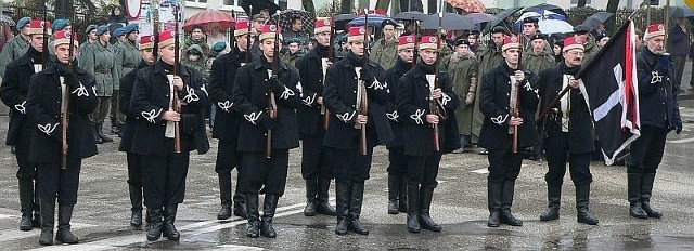 Buscy Żuawi Śmierci po raz trzeci wystąpią w niedzielę na centralnych obchodach Święta Wojska Polskiego.
