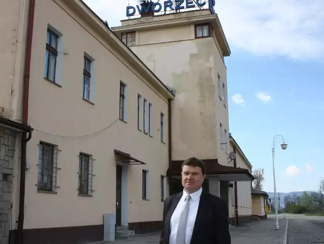 Burmistrz Dariusz Reśko od 3 lat stara sie przejąć od PKP dworzec. Mogłyby tu funkcjonować m.in. centrum kultury 