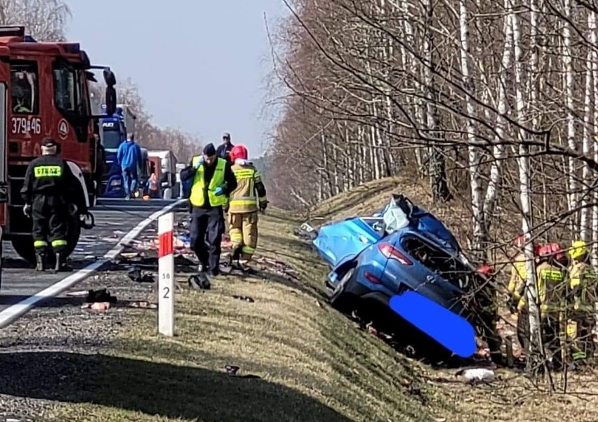 Doszło do zderzenia samochodu osobowego z ciężarowym