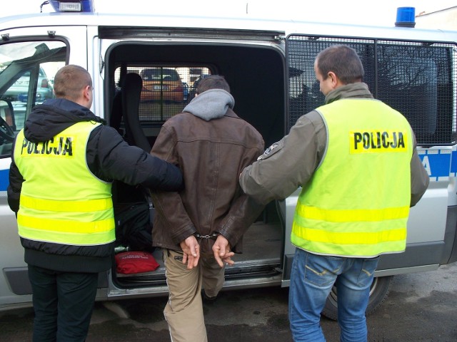 Areszt na trzy miesiące dla mężczyzn podejrzanych o pobicie i zranienie nożem 45-latka z gminy Łoniów zastosował sandomierski sąd.