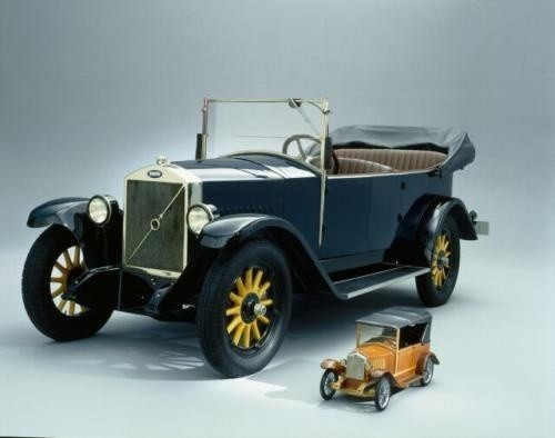 Fot. Volvo: Pierwszy model Volvo ÖV4 „Jakob” z 1927 r.