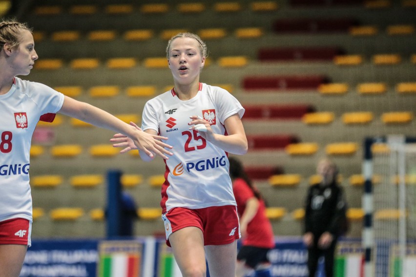 Piłkarka ręczna Korony Handball Kielce Michalina Pastuszka gra na mistrzostwach Europy we Włoszech [ZDJĘCIA]