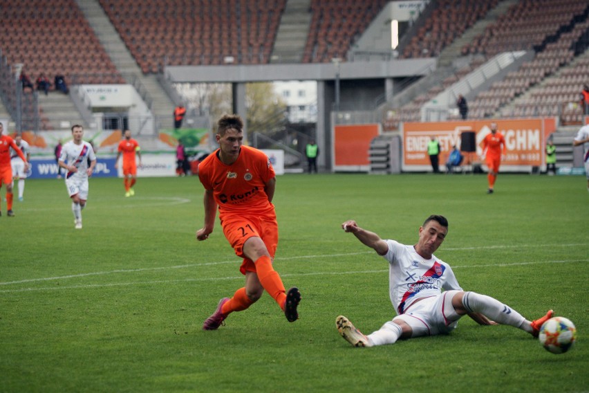 Tym strzałem Jakub Białek zdobył bramkę na 2:1 dla Zagłębia...