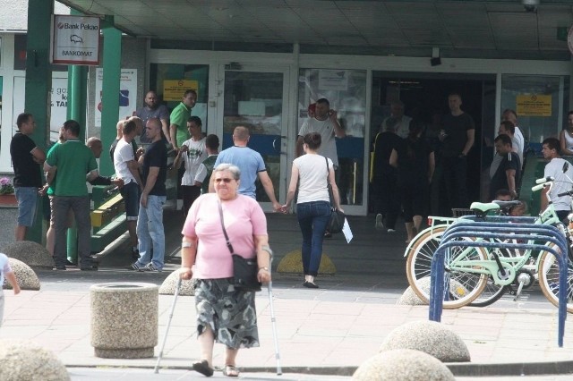 1 czerwca 2016 roku. Kibice Stali Stalowa Wola przed szpitalem w Radomiu symbolicznie pożegnali swojego kolegę