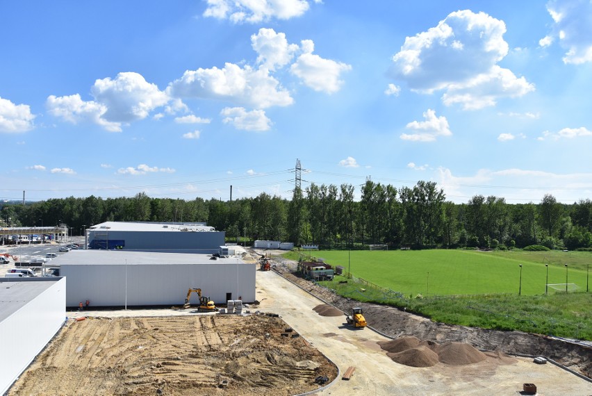 Blisko 20 sklepów i punktów usługowych na miejscu stadionu w Bytomiu-Stroszku. Obiekt Ruchu Radzionków już zniknął