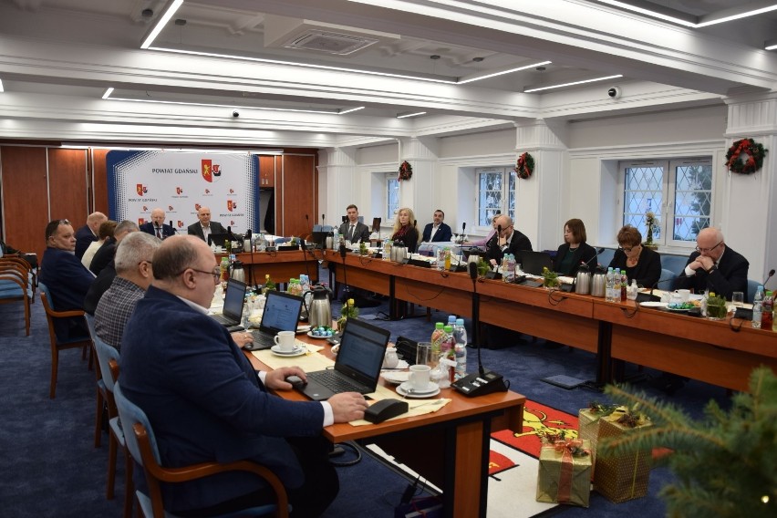 Radni Powiatu Gdańskiego przyjęli przyszłoroczny budżet....