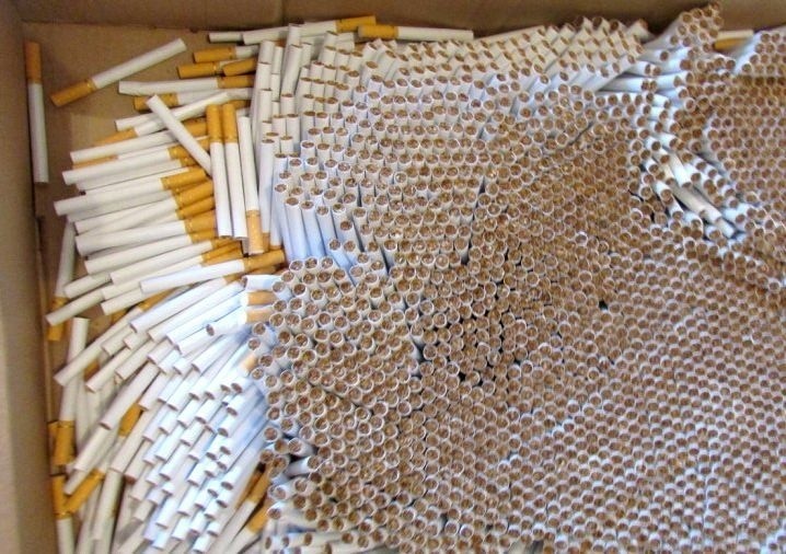 10 tysięcy sztuk papierosów w mieszkaniu 65-latki (zdjęcia)