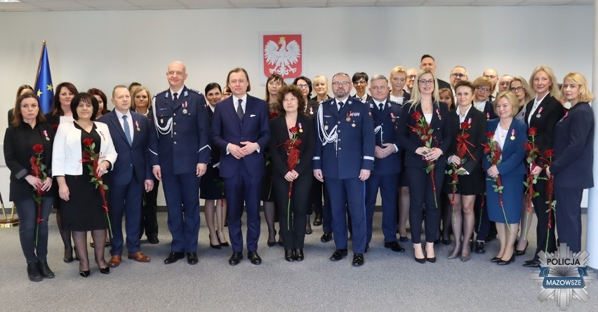 Dzień Służby Cywilnej. Pracownicy cywilni mazowieckiego garnizonu policji zostali odznaczeni w Radomiu 16.02.2024
