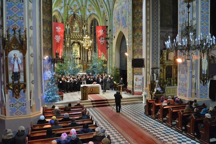 Koncert kolęd na dwa chóry w Myszyńcu (zdjęcia, wideo)