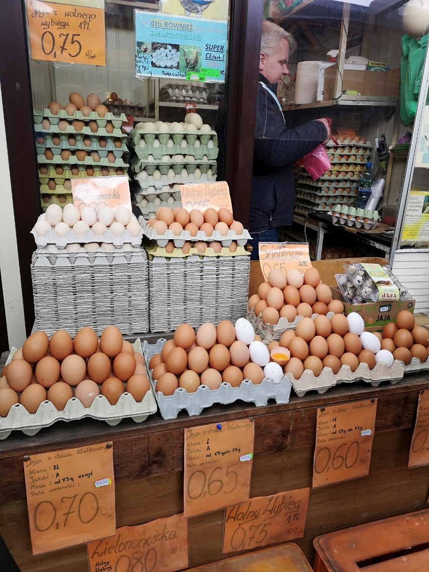 Takie ceny jajek odnotowano na bazarze w Krakowie w marcu...