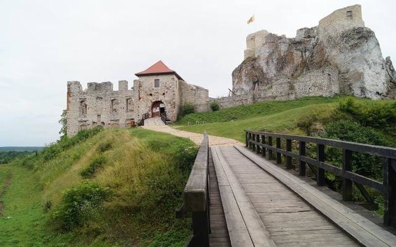 Zamek Rabsztyn pod Olkuszem to także coraz częściej...