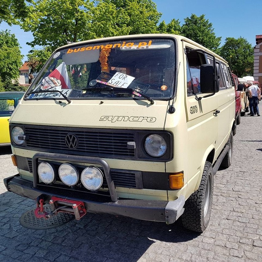 Uczestnicy zlotów garbusów w Radzyniu.