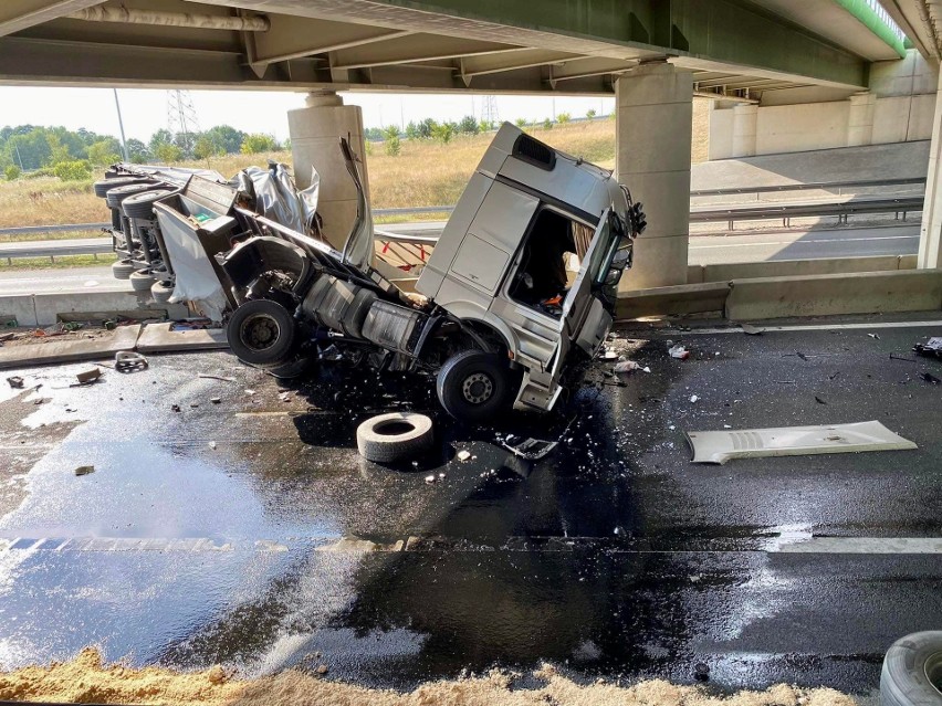 Wypadek na S8 w okolicach miejscowości Sędziwuje...