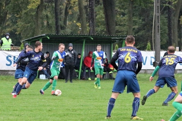 Różyca - Włókniarz 3:2. Ale się działo! Błoto, czerwone kartki, zwycięstwo w 89 min [ZDJĘCIA]