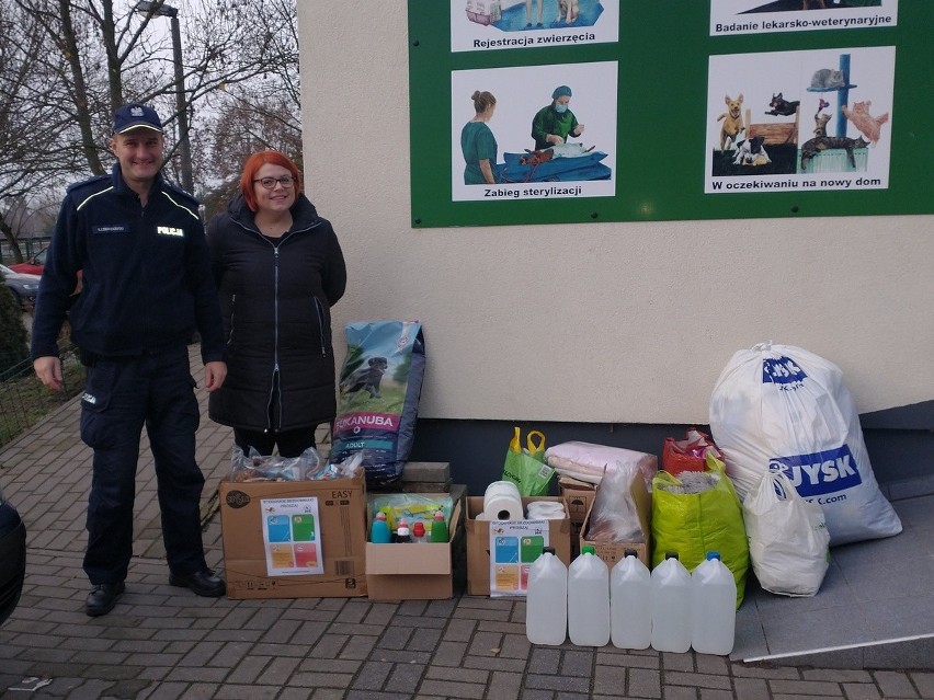 Policjanci z Fordonu pomogli mieszkańcom bydgoskiego schroniska dla zwierząt [zdjęcia]