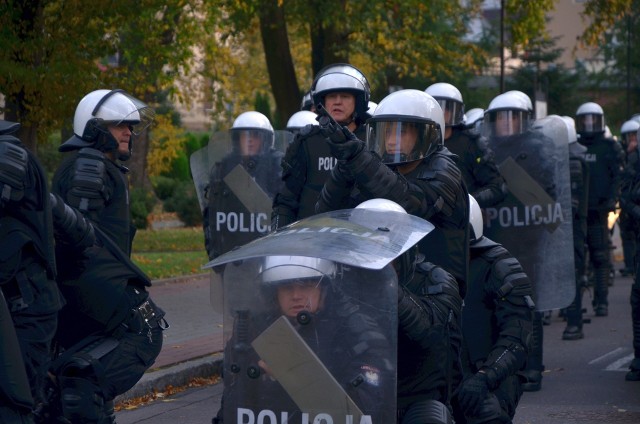 Wylot Jednostki na Bałkany planowany jest na początek grudnia, misja potrwa pół roku. Policjanci do tej misi przygotowywali się w Szkole Policji w Słupsku.