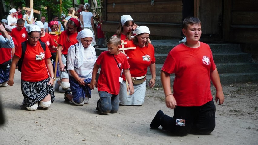 Grabarka. Rozpoczęły się uroczystości Święta Przemienienia Pańskiego. Na Świętą Górę przybywają wierni [ZDJĘCIA]