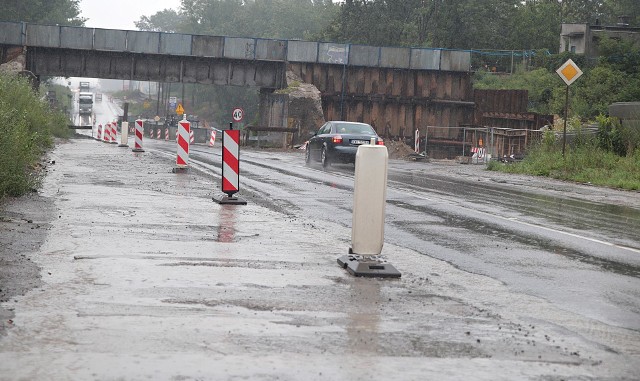 Taki marazm na ulicy Igołomskiej oglądają codziennie kierowcy i okoliczni mieszkańcy. Są oburzeni