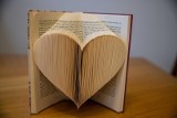 Walentynki 2022. Książka w prezencie zawsze jest mile widziana -  nie tylko w dniu miłości, o miłości i dla zakochanych!