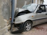 Brańsk: Śmiertelny wypadek. Pijany kierowca uderzył w dom. Śmierć pasażera (zdjęcia)