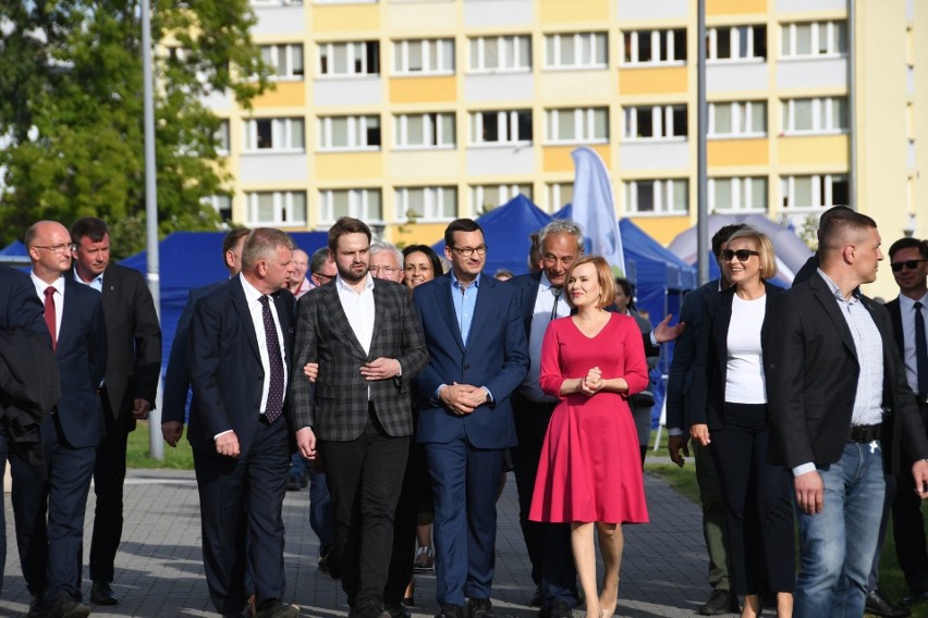 Premier Morawiecki w Kielcach, Morawicy, Busku i Staszowie. Zobacz relacje z wizyt (TRANSMISJE WIDEO,ZDJĘCIA) 