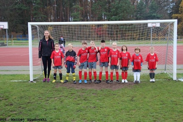 Sekcję piłarską chłopców UKS Trójka Górsk prowadzi Agnieszka Adamczyk. Obok: Hubert Nowakowski, Jakub Szarszewski, Jan Juchciński, Philippe Zagubień, Jakub Majewski, Sebastian Żurek, Bartosz Lewandowski, Paweł Napieralski, Oliwier Boniecki