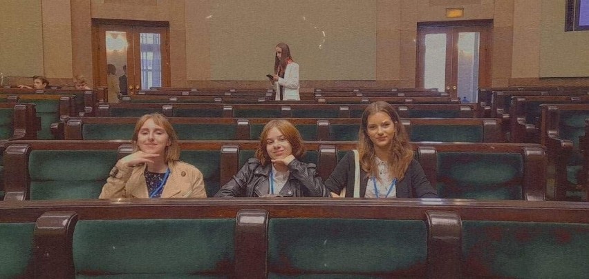 Uczennice z Wicka wzięły udział w obradach młodzieżowego sejmu w Warszawie 