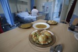 Oto posiłki w polskich szpitalach! ZDJĘCIA. To jest jedzenie dla pacjentów GALERIA ZDJĘĆ