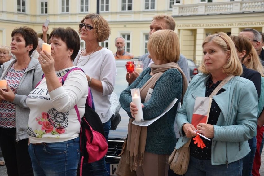 Protest KOD przed Sądem Okręgowym w Lublinie (ZDJĘCIA, WIDEO)