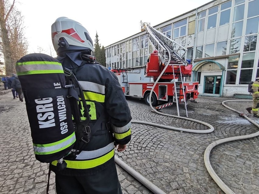 Lublin: Pożar hali produkcyjnej na Frezerów. 13 zastępów walczyło z ogniem