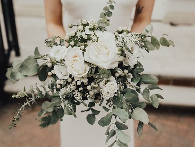 Najpiękniejsze ślubne bukiety. 10 najładniejszych kwiatowych inspiracji na ślub. Jak znaleźć idealną wiązankę ślubną? 