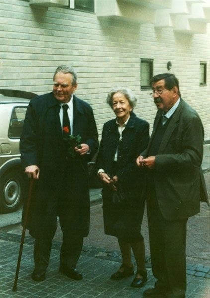 Czesław Miłosz z Wisławą Szymborską i Günterem Grassem podczas "szczytu noblistów&#8221; w Wilnie - to i podobne zdjęcia będzie można zobaczyć podczas Najazdu