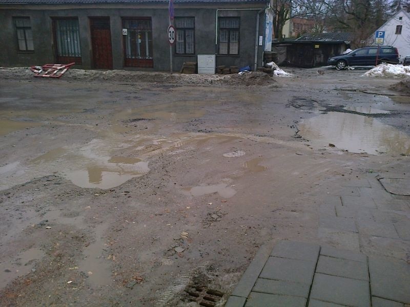 Ulica św. Wojciecha jest w złym stanie (zdjęcia)