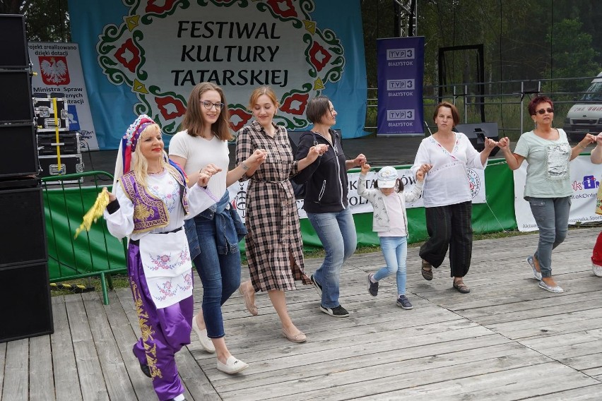 Wasilków: VII Festiwal Kultury Tatarskiej. Tatarskie potrawy, występy zespołów i międzynarodowe zawody łuczników [ZDJĘCIA]