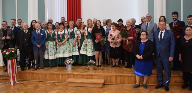 Zasłużeni dla powiatu wraz z gospodarzami powiatu grudziądzkiego oraz poszczególnych gmin. Kto i za co otrzymał tytuł czytaj w podpisach pod kolejnymi zdjęciami >>>>> 