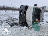 W Jadwigowie w gminie Błędów zderzył się volkswagen transporter z Tirem. Jedna osoba poszkodowana