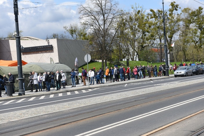 Masowe szczepienia przeciw COVID-19 w Toruniu. Przed...