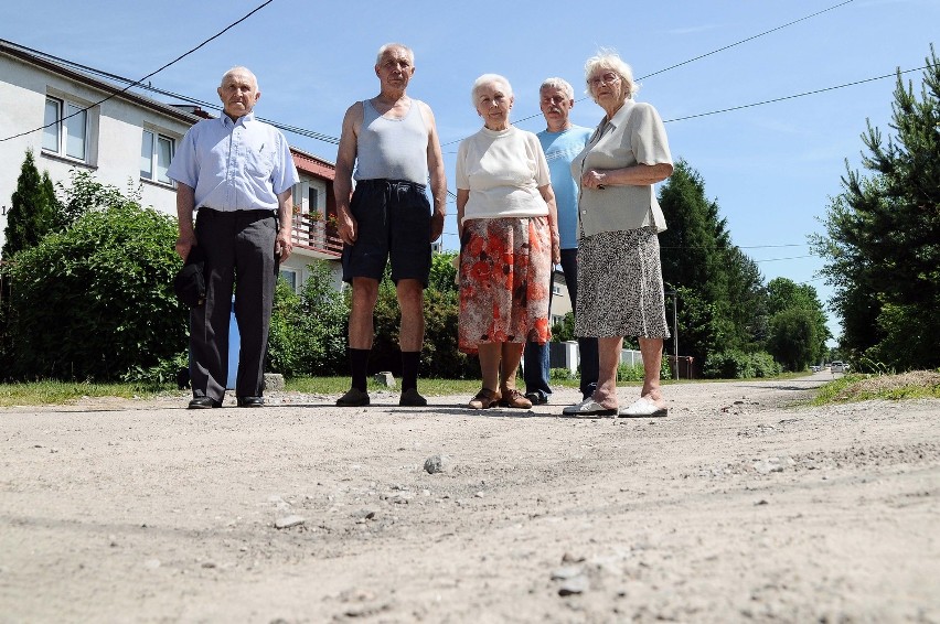 Mieszkańcy ulicy Strusiej w Łodzi czekają na asfalt od 1990...