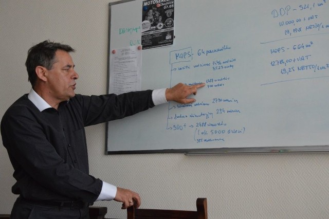 Burmistrz Arseniusz Finster jest przekonany do pomysłu przeprowadzki MOPS