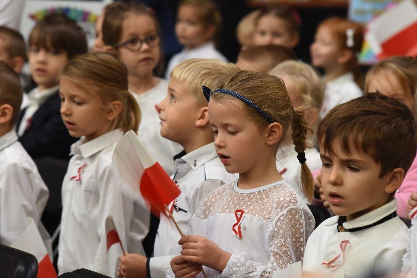 Wieliczka. Ponad tysiąc dzieci śpiewało pieśni dla Niepodległej [GALERIA]