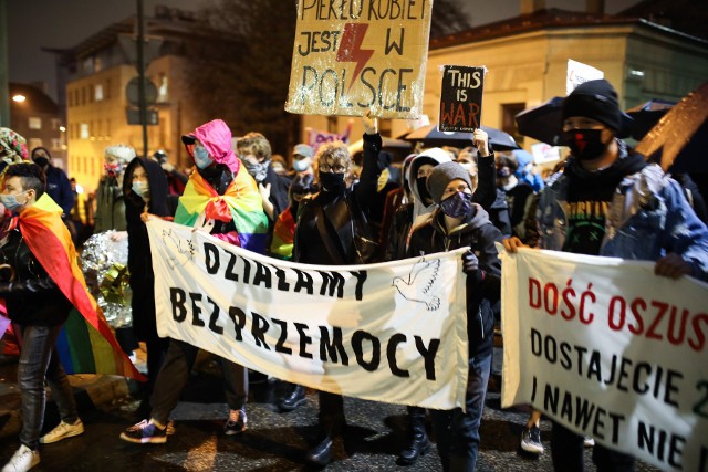 Strajk Kobiet w Krakowie. Demonstranci poszli pod siedzibę PiS