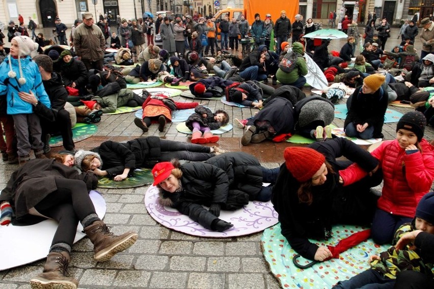 Kraków. Protestowali przeciwko wycince Puszczy Białowieskiej [WIDEO, ZDJĘCIA]
