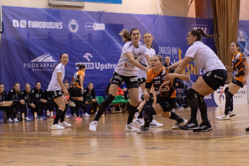 MKS FunFloor Lublin wyjazdowym triumfem po rzutach karnych rozpoczął drugą rundę PGNiG Superligi Kobiet.  Zobacz zdjęcia 