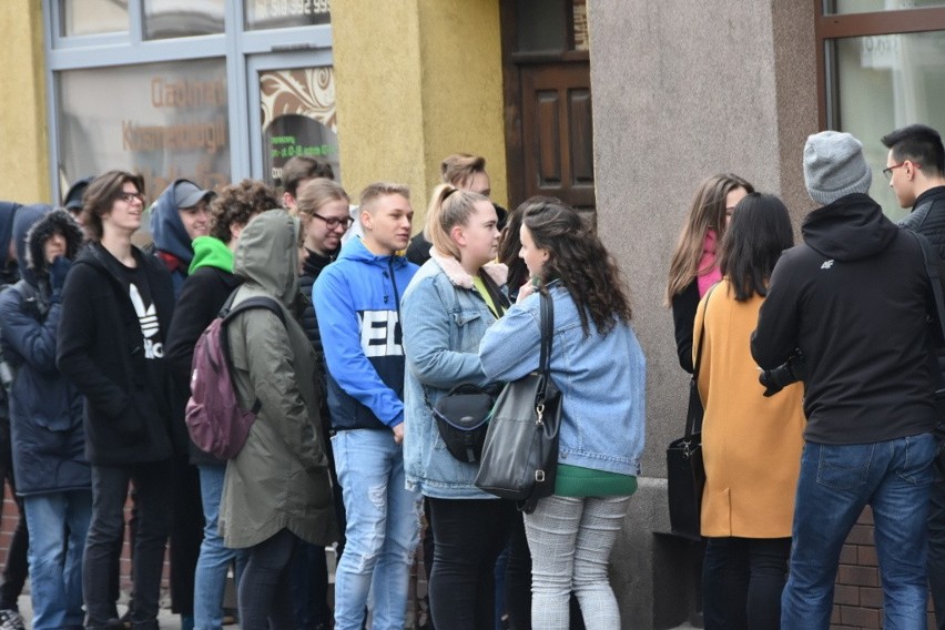 Uczniowie z Grodkowa protestowali przeciw zmianom klimatycznym