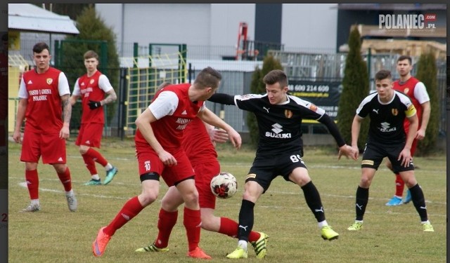 Piłkarze Korony III Kielce wygrali mecz Regionalnego Pucharu Polski z Czarnymi Połaniec 1:0.