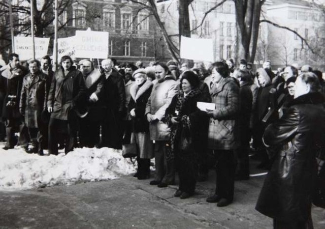 Manifestacja "Solidarności" na ulicach Słupska. Słupscy działacze aktywnie działali w okresie stanu wojennego.