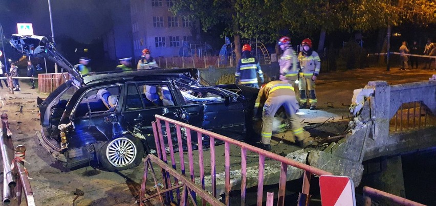 Wypadek w Białogardzie. Kierowca BMW przebił się przez...