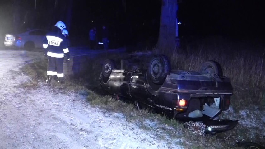 Samochód wypadł z drogi i dachował [VIDEO]                