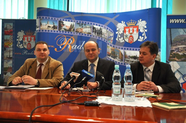 42,5 miliona złotych trafi do Radomia na remonty dróg powiatowych, ogłosił na konferencji prasowej prezydent miasta Andrzej Kosztowniak 